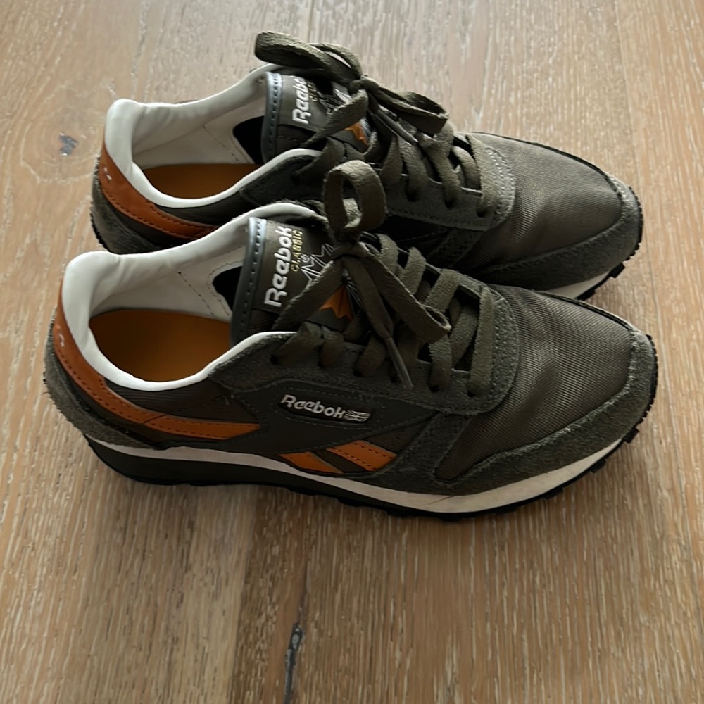 Reebok women sneakes